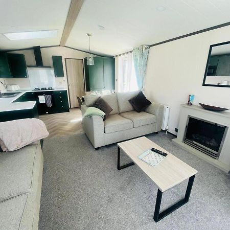 Evergreen Lodge With Hot Tub 约克 外观 照片