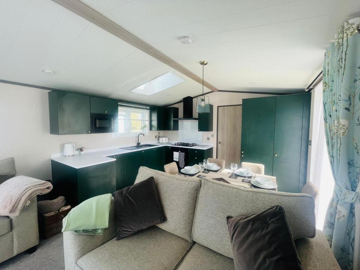 Evergreen Lodge With Hot Tub 约克 外观 照片