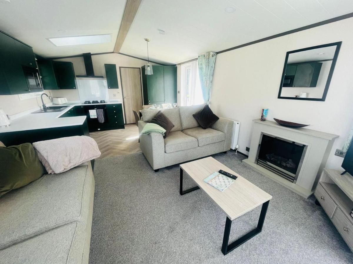Evergreen Lodge With Hot Tub 约克 外观 照片